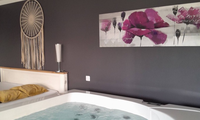 Montreuil-sur-Mer Lit Et Petit-Déjeuner | Gîte 2 ou 4 personnes avec jacuzzi et terrasse privative