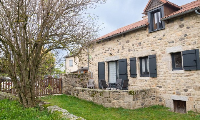 Chaulhac Maison | Gîte 6/7 personnes 1 chambre/1 mezzanine