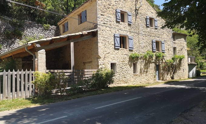 Reilhanette Maison | Gîte 6/8 personnes avec piscine privée en drôme provençale