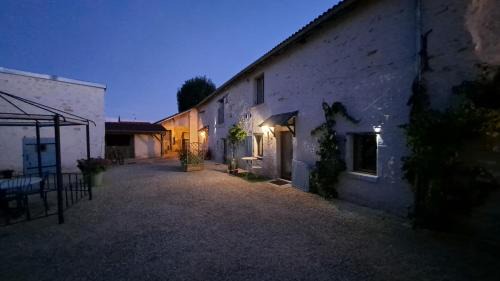 Chaveignes Maison | Gîte Angulus Ridet - Grapevine