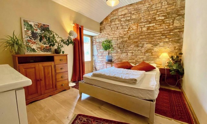Chartrier-Ferriere Maison | Gîte Arc-en-Ciel for 1 to 6 people