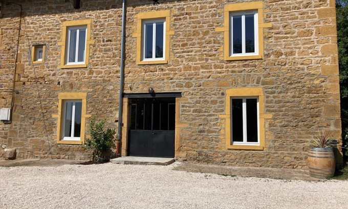 Bully Maison | Gîte au cœur du beaujolais, dans un domaine viticole