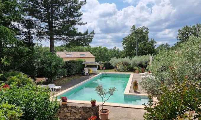 Saint-Laurent-de-Carnols Maison | Gîte avec Piscine au cœur de la Vallée de la Cèze