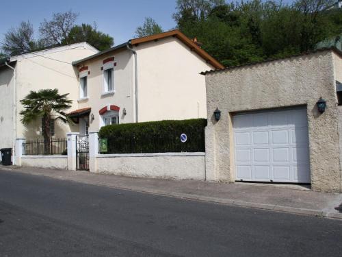 Belleville-sur-Meuse Maison | Gîte avec jardin clos, terrasse et Wi-Fi, proche de Verdun - FR-1-585-42