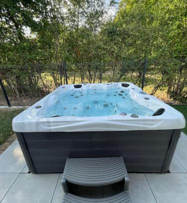 Rhodes Maison | Gîte avec spa La Roselière