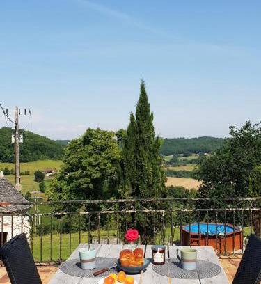 Hautefage-la-Tour Maison | Gîte avec vue