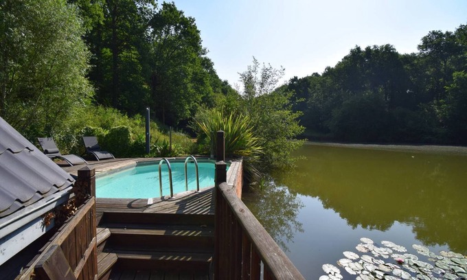 Gueyze Chalet De Ski | Gîte chalet insolite avec piscine et lac pêche - proche des Landes