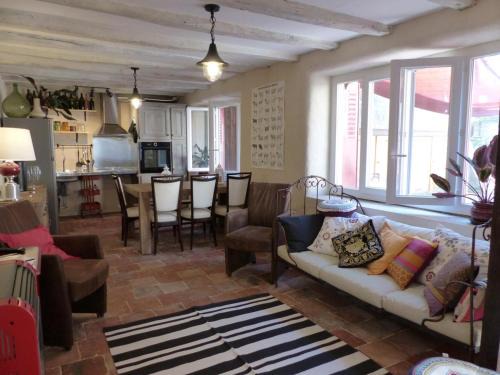 Vicq Maison | Gîte chaleureux à la ferme près de Vulcania avec jardin et activités enfants - FR-1-489-166