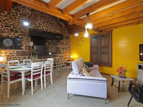 Saint-Mars-d'Egrenne Maison | Gîte champêtre avec animaux, terrasse, jeux extérieurs, et ateliers couture près de Saint-Mars-d'Égrenne. - FR-1-497-149