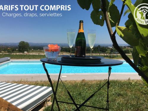 Saint-Andre-dʼApchon Maison | Gîte charmant avec piscine, jardin, et produits fermiers à Saint-André-d'Apchon - FR-1-496-142