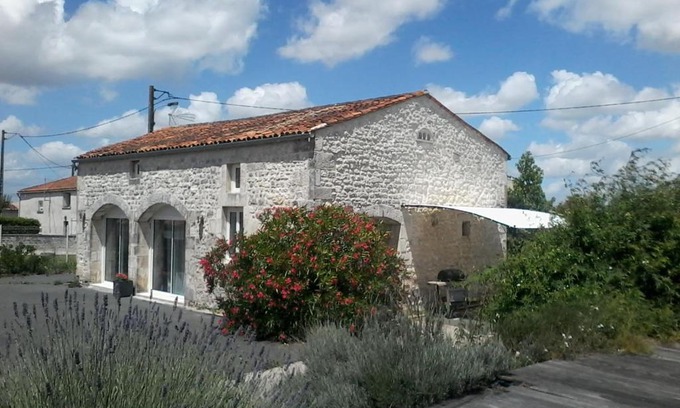 Pons Maison | Gîte climatisé * Le Pigeonnier