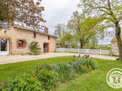 Montilliers Maison | Gîte confortable 2 chambres avec jardin, animaux admis, Wifi, parking - FR-1-622-80