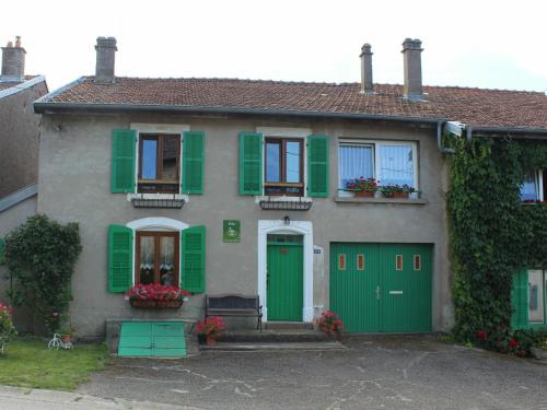 Reherrey Maison | Gîte confortable avec terrasse et jardin, près de Baccarat, idéal pour nature et détente - FR-1-584-51