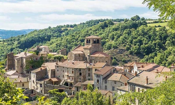 Auzon Maison | Gîte cosy avec jeux et terrasse à Auzon - FR-1-582-338