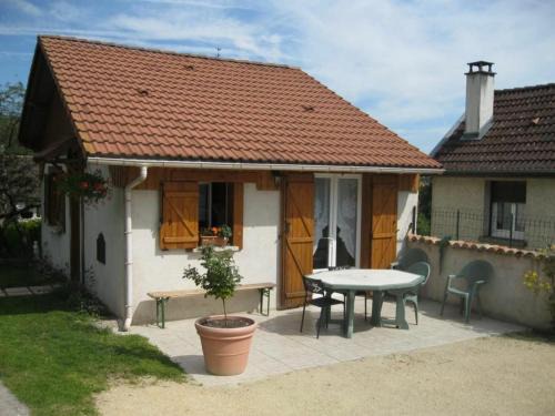 Sivry-la-Perche Maison | Gîte cosy avec terrasse, garage et barbecue près de Verdun - FR-1-585-20