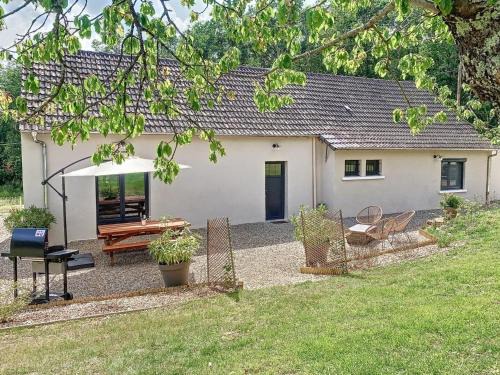 Cerilly Maison | Gîte cosy en forêt avec terrasse, proche étang et loisirs, 3 chambres, wifi, plancha et parking - FR-1-489-453