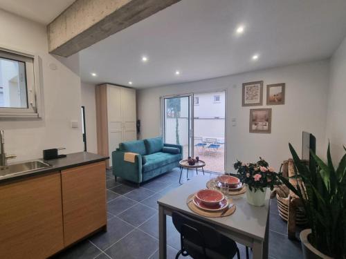 Montrond-les-Bains Maison | Gîte cosy pour 2 à Montrond-les-Bains avec parking privatif - FR-1-496-342