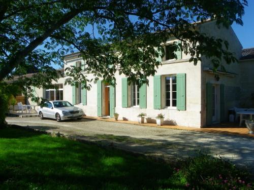 Gemozac Maison | Gîte cosy, sur jardin, terrasse privée, parking au calme en rdc