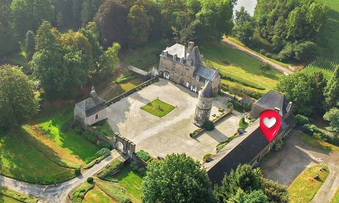 Saint-Hilaire-des-Landes Maison | Gîte du Château de la Haye, I History and Nature
