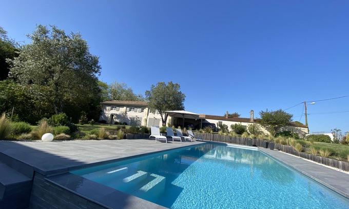 Saint-Christoly-Medoc Cottage | Gîte de charme en Médoc à proximité des plages-Grande piscine au sel