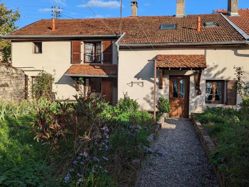 Vauvillers Maison | Gîte de charme à Vauvillers avec jardin partagé - FR-1-583-494