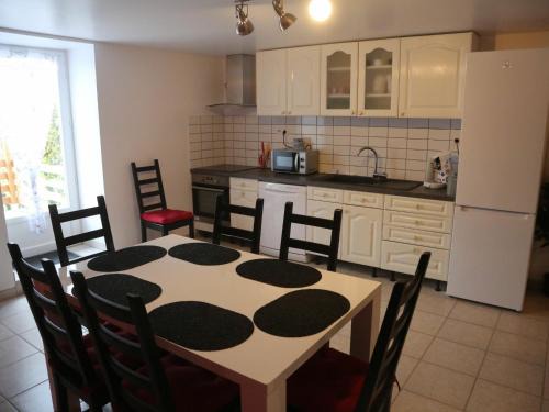 Fleville-Lixieres Maison | Gîte de Charme avec Sauna, Salle de Jeux et Connexion Fibre en Lorraine - FR-1-584-166