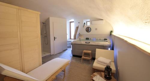 Donzere Maison | Gîte de charme avec jacuzzi et sauna privatifs