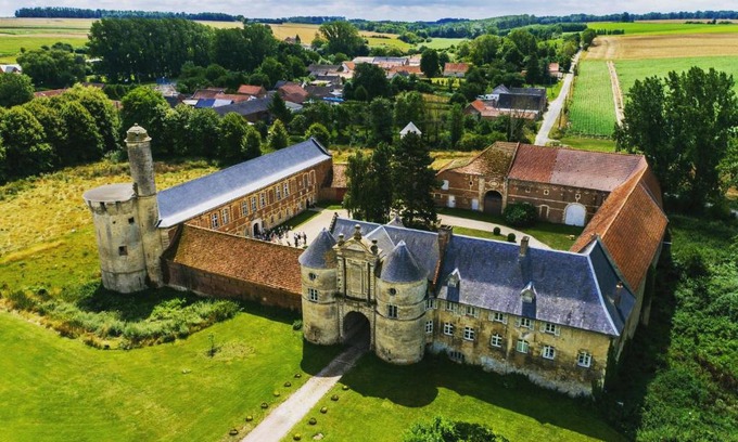 Esnes Maison | Gîte de charme avec SPA dans le magnifique château d'Esnes