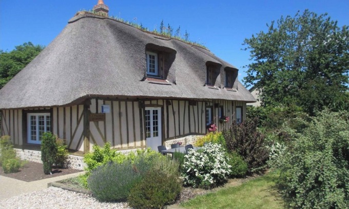Campigny Cottage | Gîte de charme: Chaumière 8 personnes en Normandie
