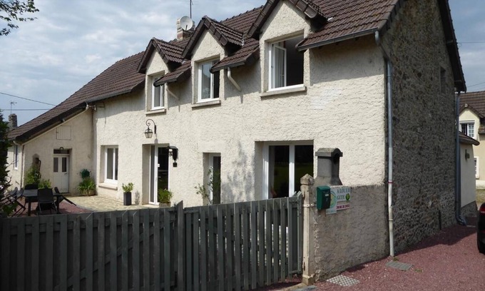 Saint-Sauveur-Lendelin Maison | Gîte de 8 personnes dans un style Normand Situé à Ancteville, proche de la mer