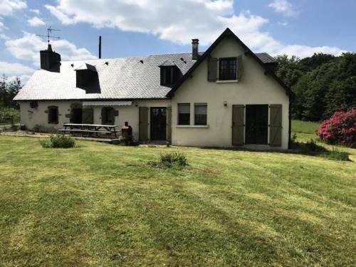 Saint-Merd-de-Lapleau Appartement | Gîte de France Le rouzeyrol 3 épis - Gîte de France 12 personnes MAE-9674