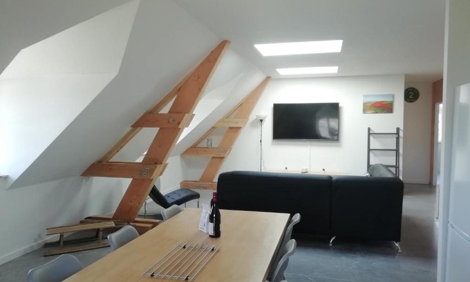 Besse-en-Chandesse Maison | Gîte de Granit Noir