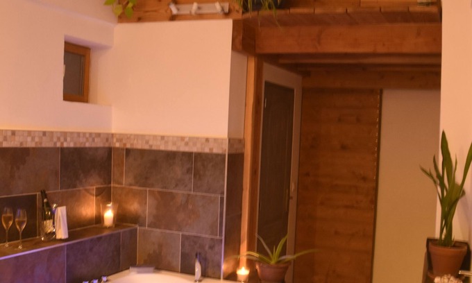 Pegairolles-de-Bueges Appartement | Gîte de luxe dans la vallée de la Buèges, jacuzzi en amoureux!