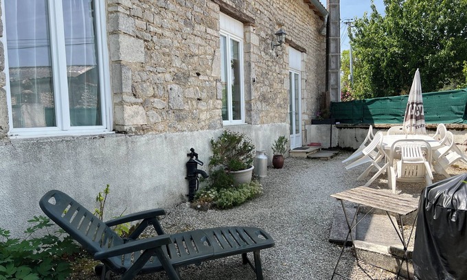 Genac-Bignac Maison | Gîte de l'hortensia, maison de campagne