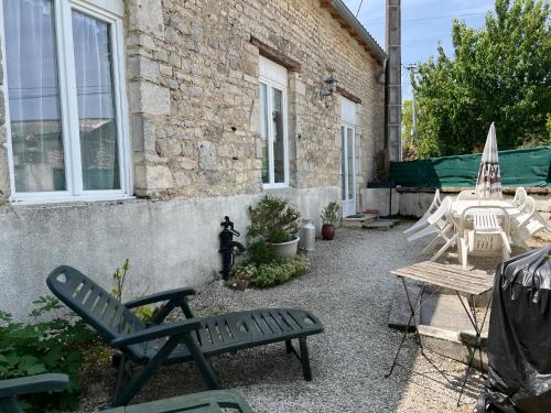 Genac-Bignac Maison | Gîte de l'hortensia-Charmante maison de campagne au calme