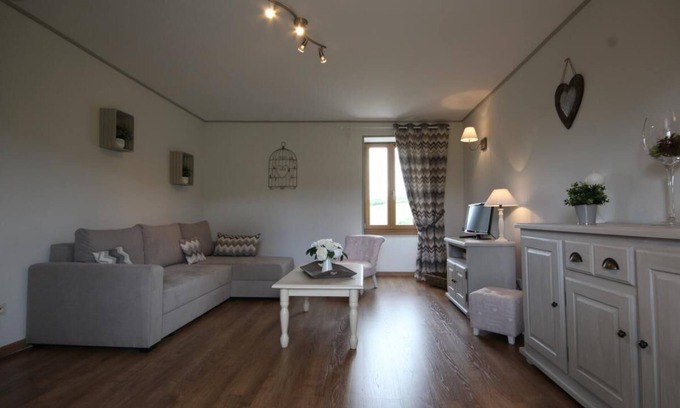 Couches Maison | Gîte de la Billarde - COUCHES