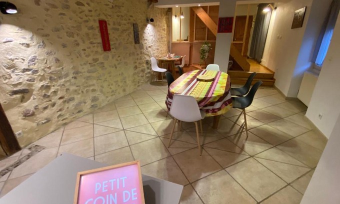 Poligny Maison | Gîte de la tour de Paradis