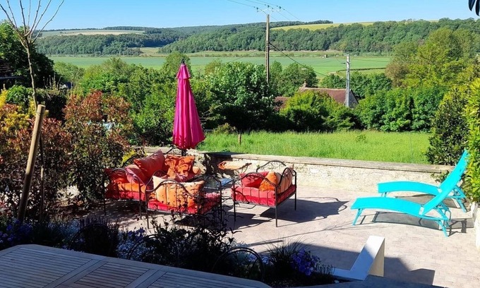 Tronchoy Maison | Au cœur d’une nature verte, d’une rivière, du canal et des vignes.