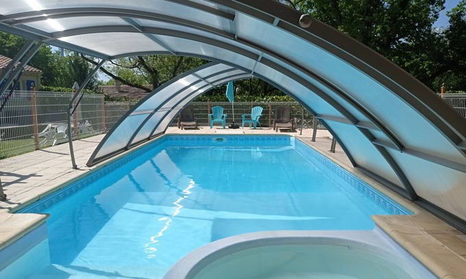 Limogne-en-Quercy Maison | Gîte de Lescurou Émeraude, piscine, détente, repos et dépaysement