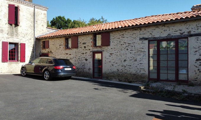 La Copechagniere Appartement | Gîte de vacances La Charmille - Côté Cour