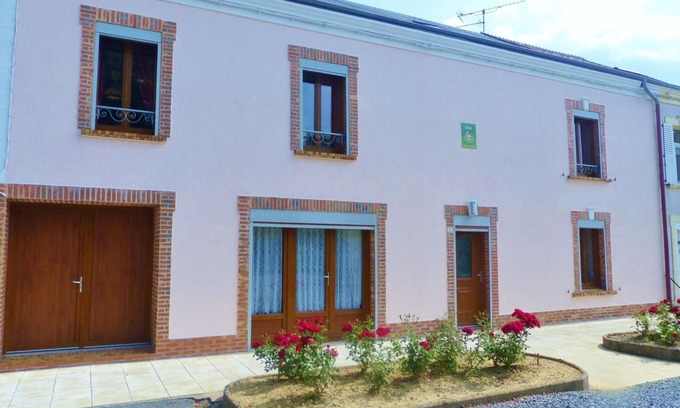 Rocroi Maison | GÎTE DE VIEILLE MAISON ROUGE