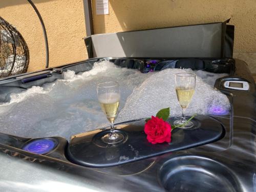 Frayssinet-le-Gelat Maison | Gîte des Combes Blanches avec piscine et jacuzzi