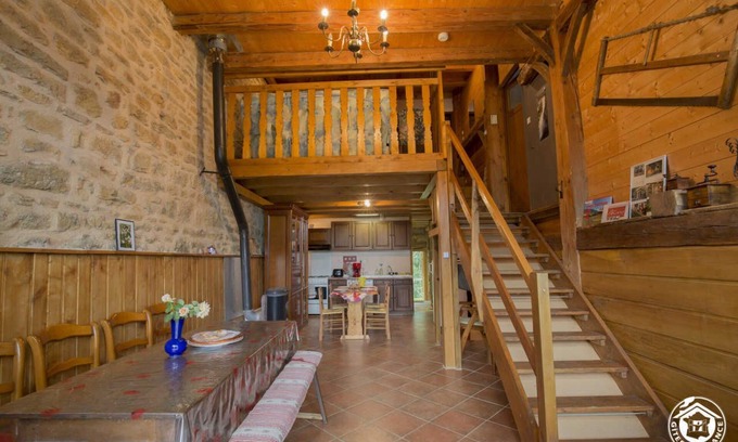 Nivollet-Montgriffon Maison | Gîte des Hirondelles - NIVOLLET-MONTGRIFFON