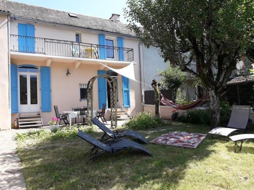 Vic-sur-Cere Maison | Gîte des Hirondelles