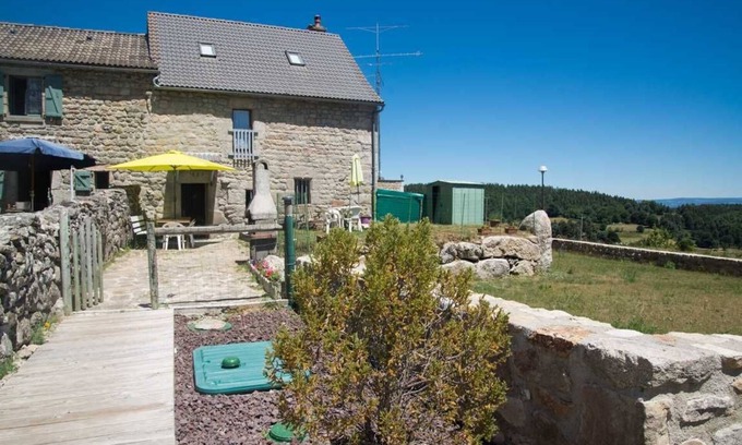 Peyre-en-Aubrac Maison | Le gîte des Jonquilles 6/8 personnes