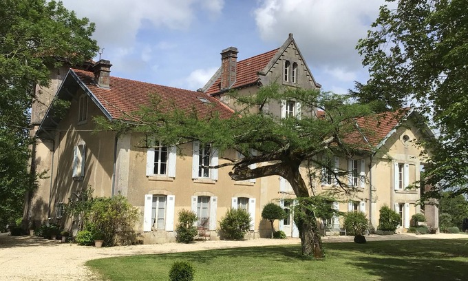 Courpignac Lit Et Petit-Déjeuner | Gîte des Souris dans le Grenier