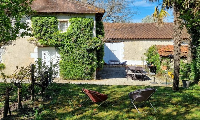 Riberac Appartement | Gîte Dordogne La Petite Clavelie, les Hirondelles 10 personnes