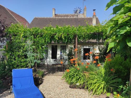 Drevant Maison | Gîte douillet près canal de Berry: Wifi, jardin fleuri, parking, tout compris, lits faits à l'arrivée - FR-1-586-25