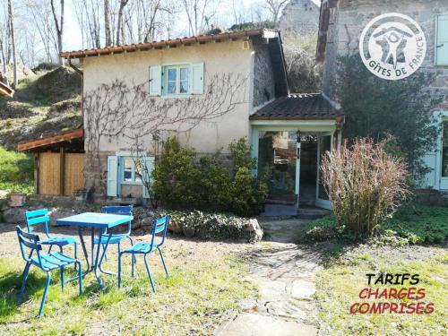 Salt-en-Donzy Maison | Gîte en pierres avec jardin, cheminée et accès direct aux sentiers de randonnée - FR-1-496-10