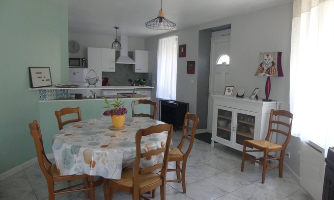 Noyant-la-Plaine Maison | Gîte Entre La Maine et La Loire, animaux acceptés.